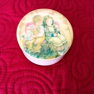 VINTAGE Sarah Kay style plastic box (1980s)   Made in Argentina by Meyer Kahan